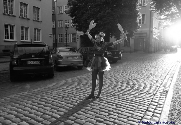Żonglerka na ulicach Gdańska #FotografiaUliczna #Gdańsk #Gdynia #Sopot #StreetPhoto #Trójmiasto #Żonglerka