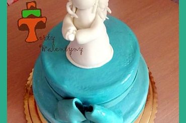 Morski tort komuijny z koronką i minimalistycznym aniołkiem #aniołek #czekolada #KolorMiętowy #KomuniaŚwięta #koronki #ombre #tort #TortKomunijny #TortKomunijnyDlaDziewczynki #TortyKrakó #TortyWalentynki