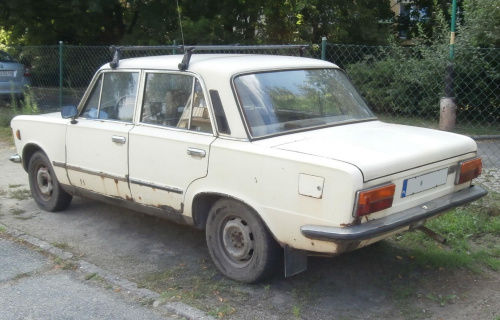 FSO/Polski Fiat 125p - widok z tyłu