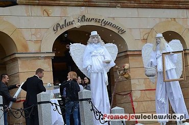 ANIOŁY SZCZĘŚCIA #AniołyNaSzczudłach #AniołyNaŚlub #BańkiMydlane #fotoanimator #PłonącyNapis #szczudlarze