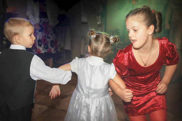 Na weselu wszyscy się bawią #dzieci #wesele #zabawa