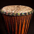 Djembe cena 730zł
Kraj pochodzenia -Wybrzeże Kości Słoniowej. Drewno - iroko.
Skóra kozia.
Wymiary - 58x29,5cm
Waga- 6 kg