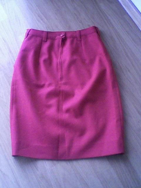 ołówkowa spódniczka czerwona, rozmiar S,M. Stan idealny #ubrania #modne #tanio